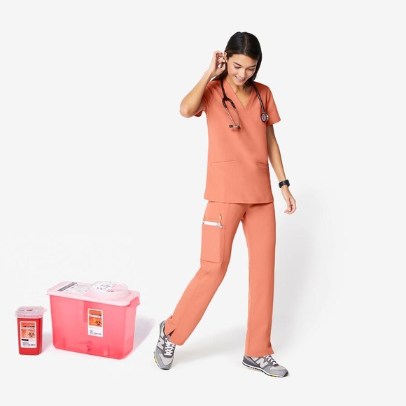 ISO scrub sets for these colors! - Picture 2 of 3